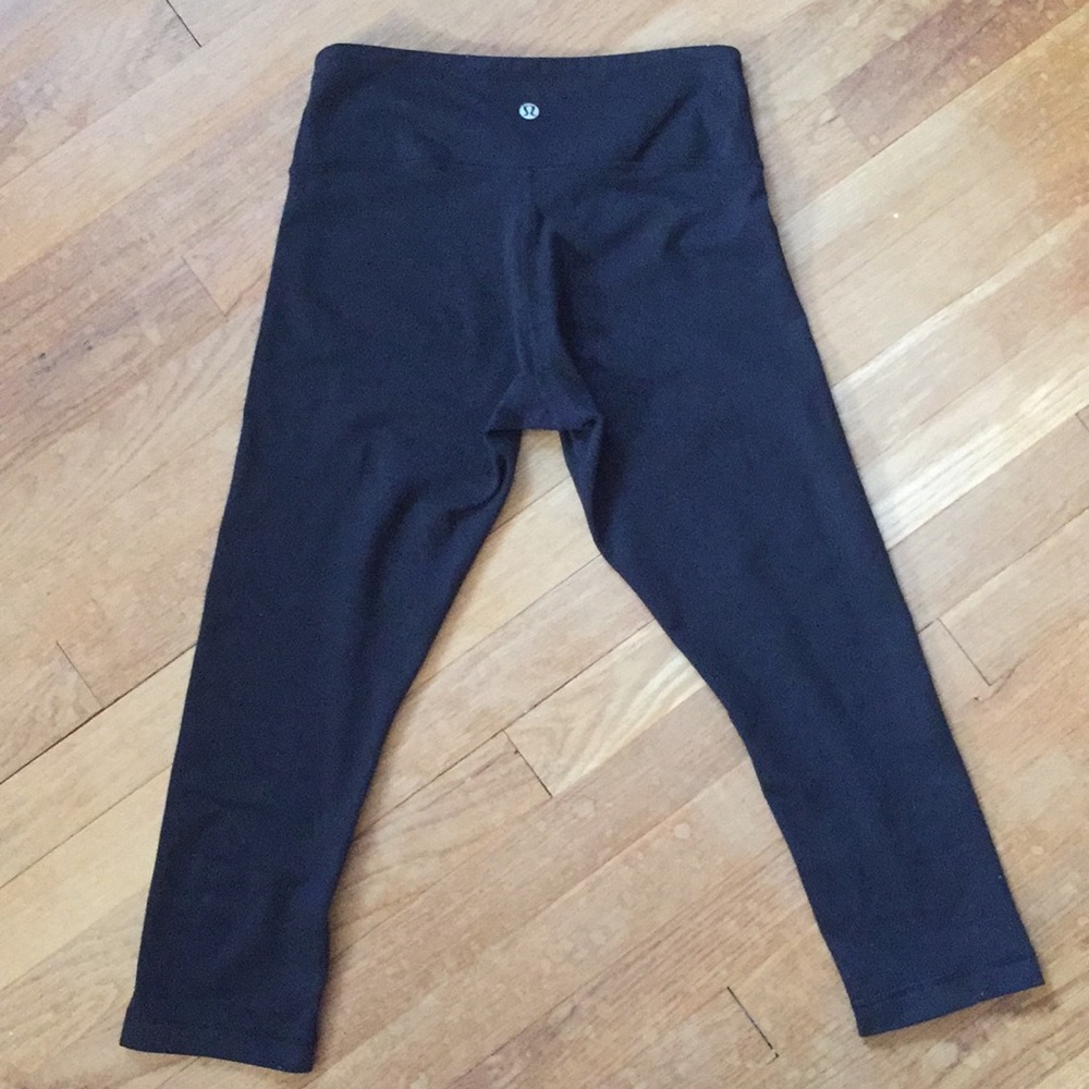 Lululemon Wunder under black capris - Picture 2 of 8
